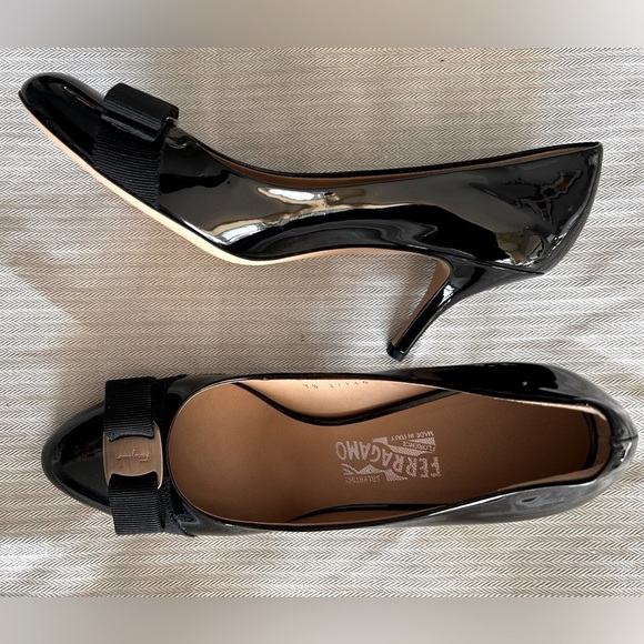 Ferragamo Black Patent Leather Pumps, Size 8 2A (Narrow) - Picture 5 of 15